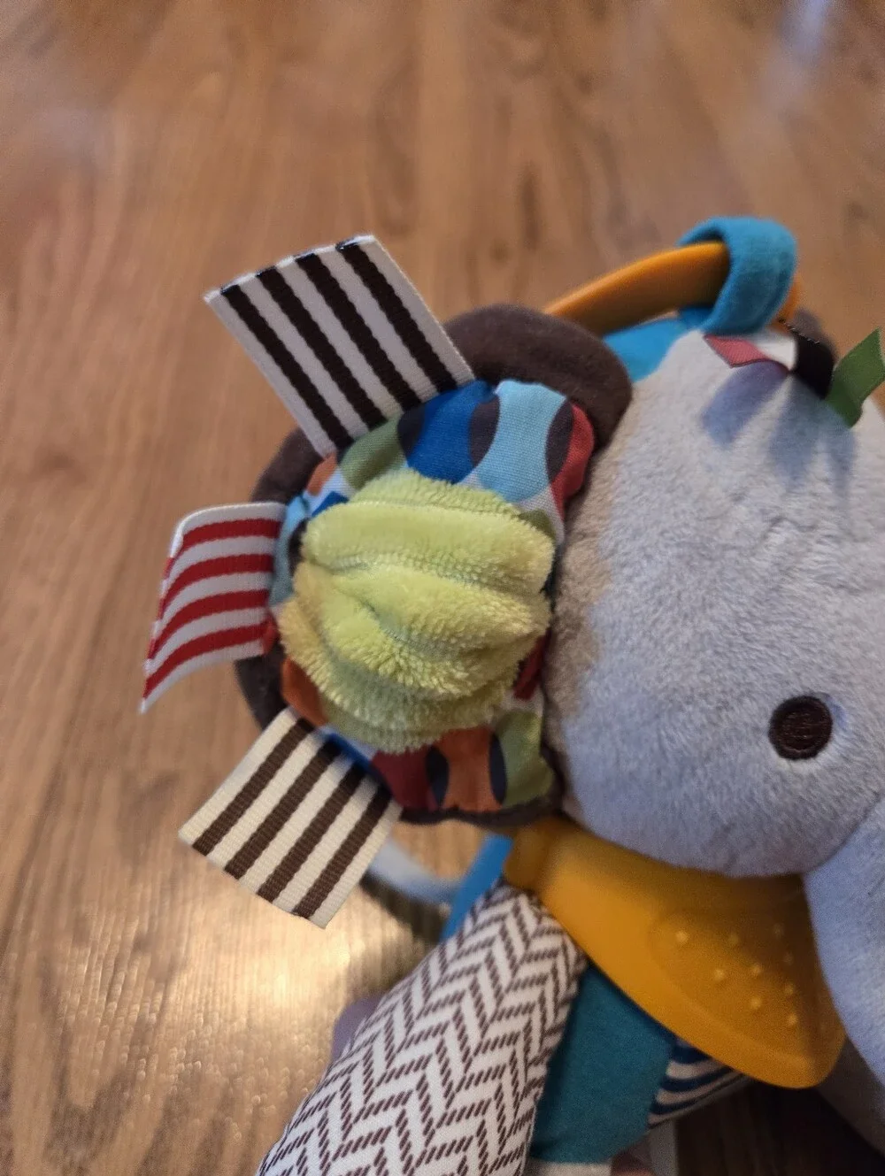 Skip Hop Elephant Bandana Buddies Baby Activity Toy Plush Clip Sensory Toy Kids
